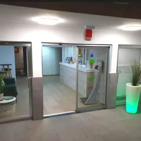 Aguacates ホテル 2*