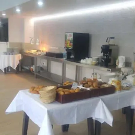 Aguacates ホテル 2*